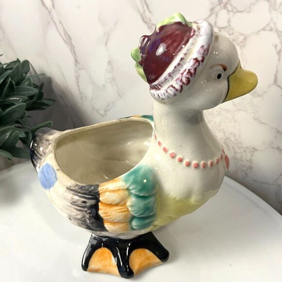 Adorable vintage duck in a bonnet planter so sweet must see - Picture 5 of 7